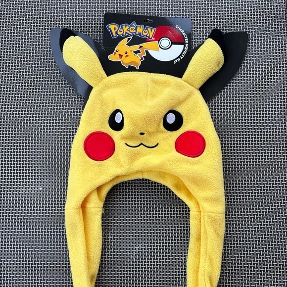 Pokémon Pikachu gotta catch them all yellow beanie hat with poke balls - Picture 1 of 7